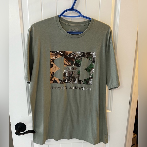 Two under armour shirts - Picture 2 of 2